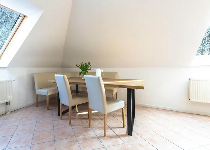 Bernsteinbad-koserow-haus-fuenf-elemente-ferienwohnung-raum 아파트 *